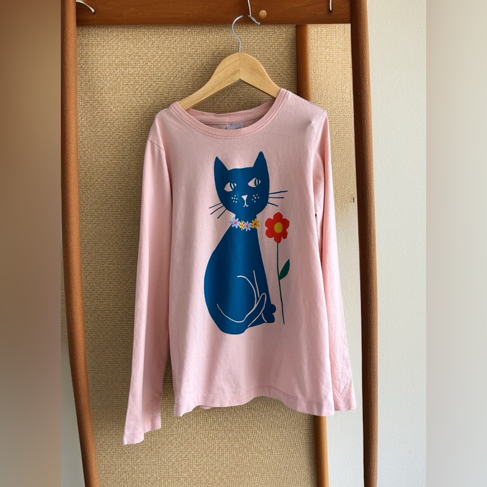 Hanna Andersson long-sleeve graphic tee shirt with a blue cat and flower graphic - Picture 2 of 9